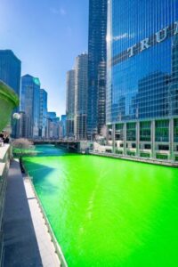 芝加哥被染绿的河