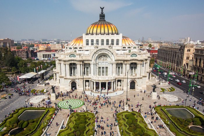The exterior of the Palacio del Bellas Artes in Mexico City