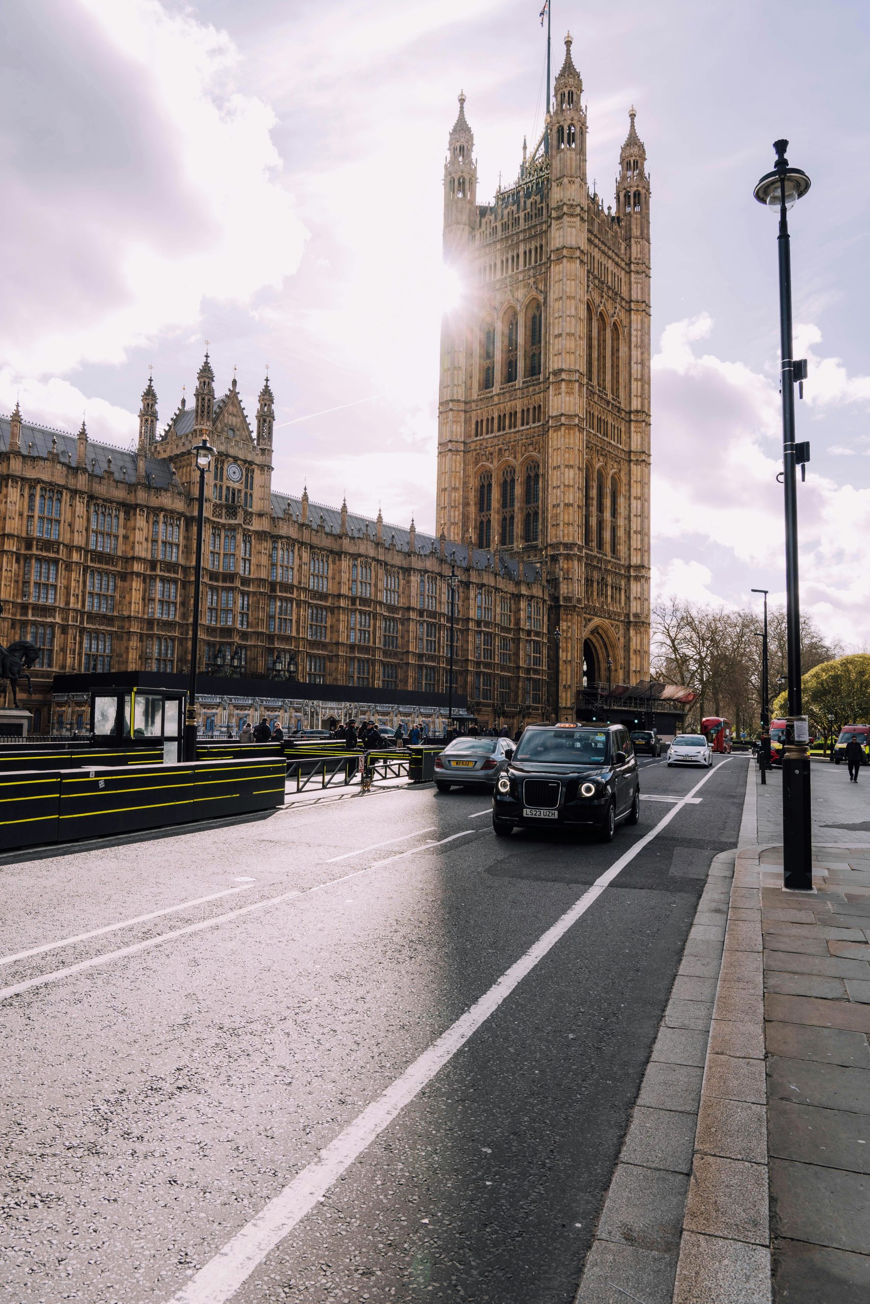 Quiet street view of Westminster Abbey in London, explore nearby lesser-known art museums.